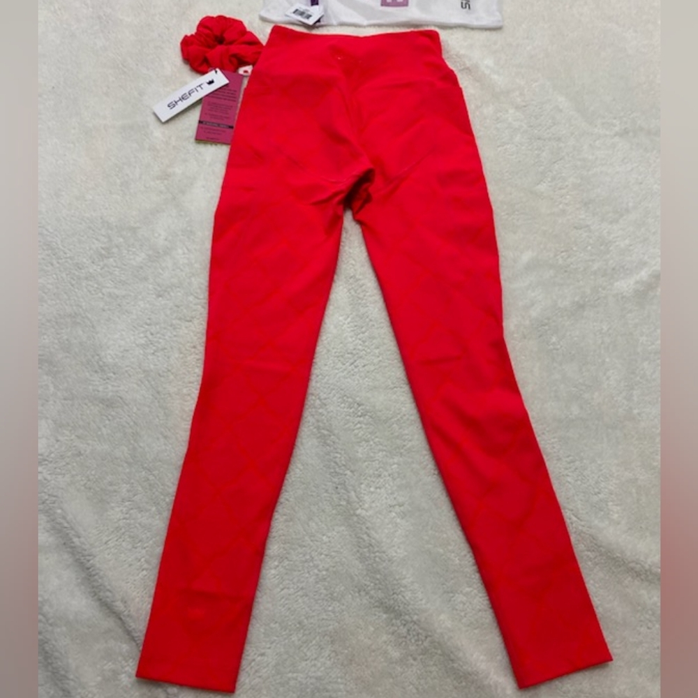 SHEFIT Boss Leggings Size Medium